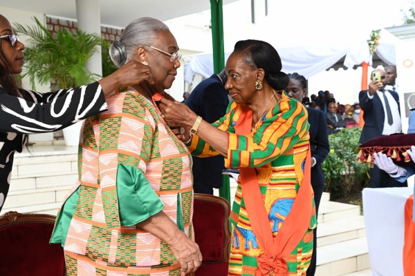 Côte d'Ivoire : "Pourquoi je suis partie du pays..." Emouvant témoignage de Thérèse Houphouët-Boigny, enfin décorée dans l'Ordre national ivoirien