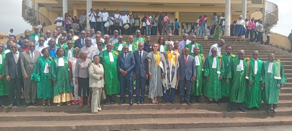 Enseignement supérieur : des universitaires célèbrent le professeur Hugues Koné, spécialiste des Sciences de la Communication, à l’Université Félix Houphouët-Boigny d’Abidjan
