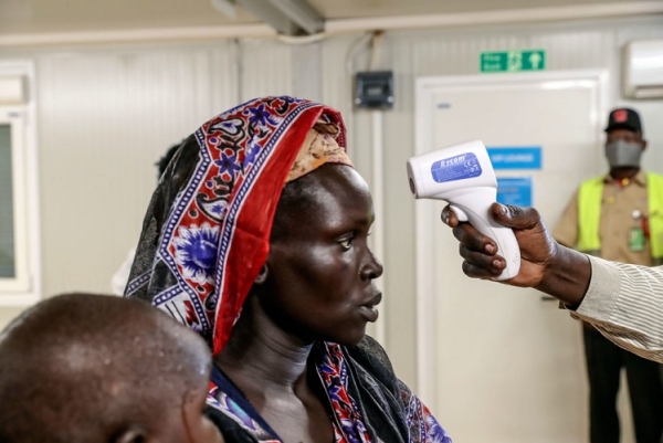 Pourquoi les femmes sont moins touchées par la COVID-19 en Afrique : les explications de l'OMS